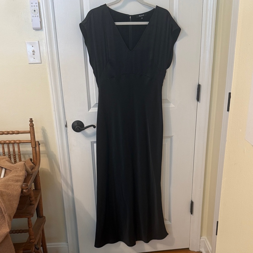 Madewell Black Satin Maxi Dress with V-Neck - Picture 2 of 7